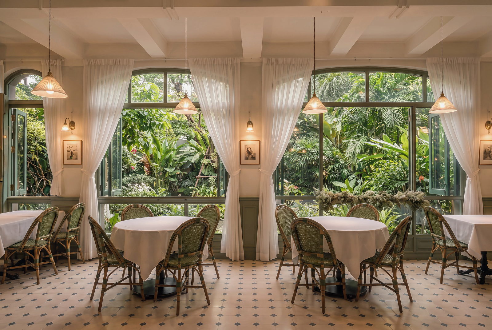 Restaurant dining window